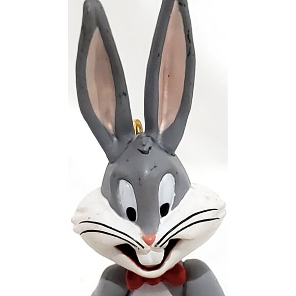 Hallmark Looney Tunes BUGS BUNNY with bag of carrots CHRISTMAS ORNAMENT 1993 VTG - Picture 6 of 9